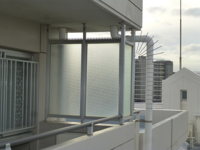 忍び返し 侵入防止柵 の取り付け 東京都杉並区の山三建装 忍び返し 侵入防止柵 の取り付け 東京都杉並区の山三建装