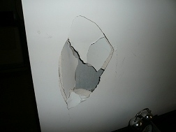 壁穴 壁紙の補修 修理 張り替え 東京都杉並区の山三建装 壁穴 壁紙の補修 修理 張り替え 東京都杉並区の山三建装